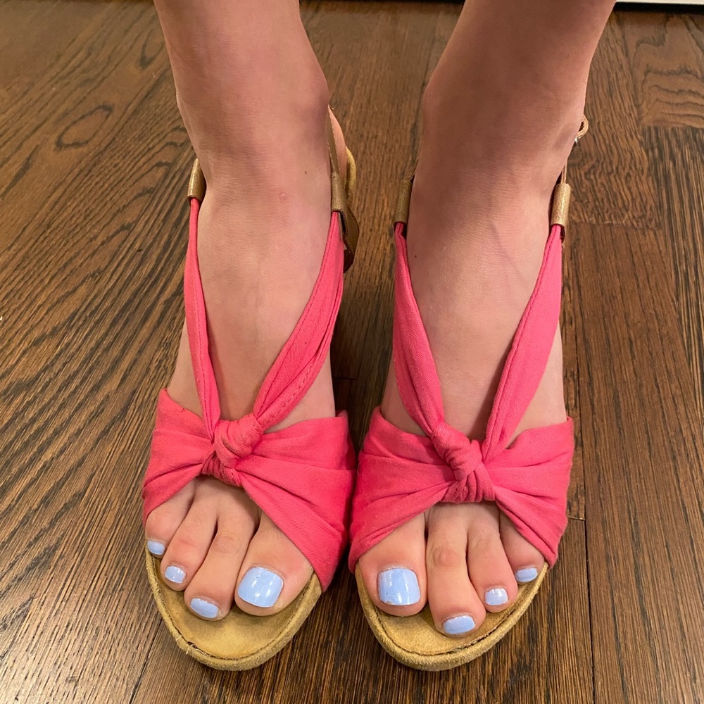 AEROSOLES Women’s Plush Pillow Wedge Sandal
